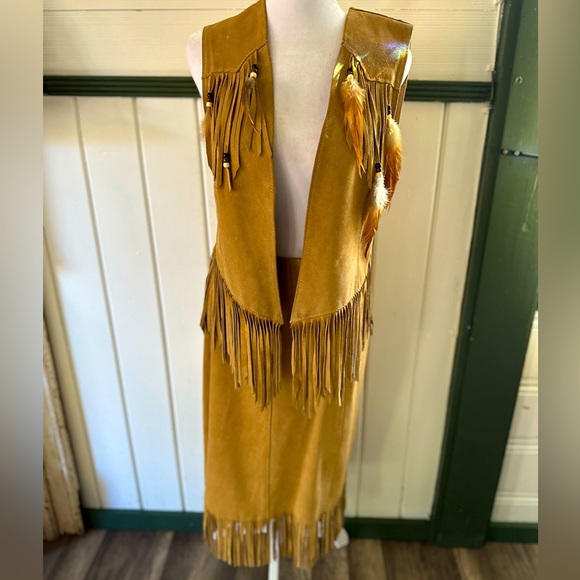 Incredible HB suede leather vintage western skirt and vest set, fringe feathers - Picture 1 of 11